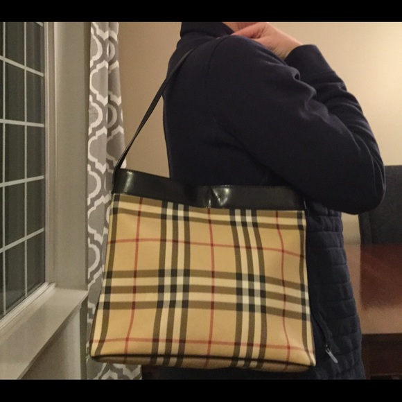 Burberry purse. - Picture 4 of 7